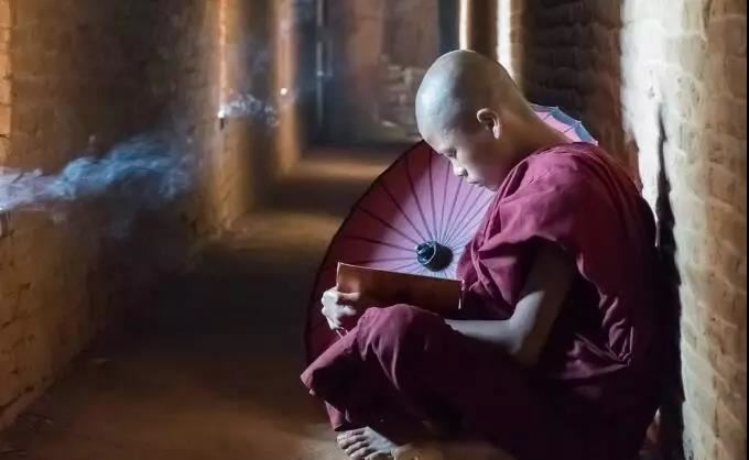 职场新人怎么学会为人处事说话要讲场合分寸，说话对象更要分清楚